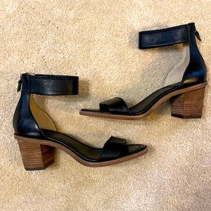 Brand New Frye leather sandals size 7